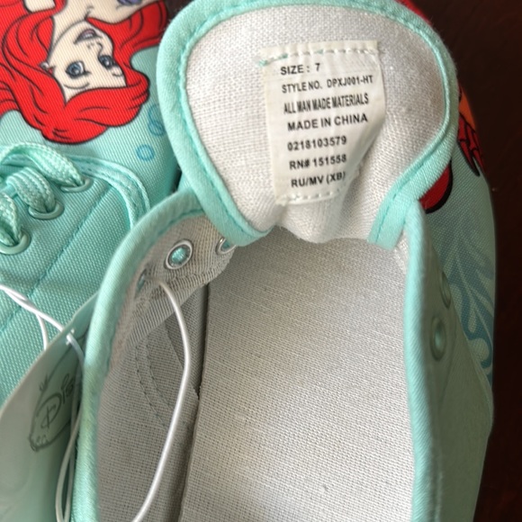 NWT Canvas Little Mermaid Sneakers. Womens Size 7. Missing 1 shoestring. - Picture 3 of 4